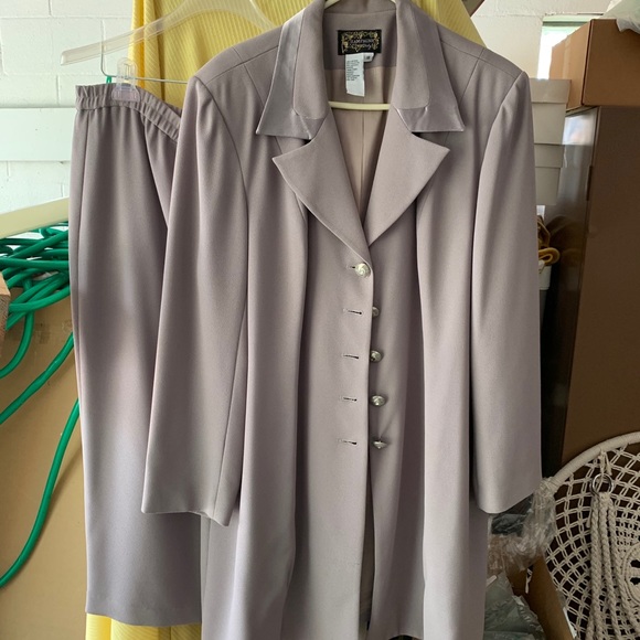 Dresses - Picture 8 of 14